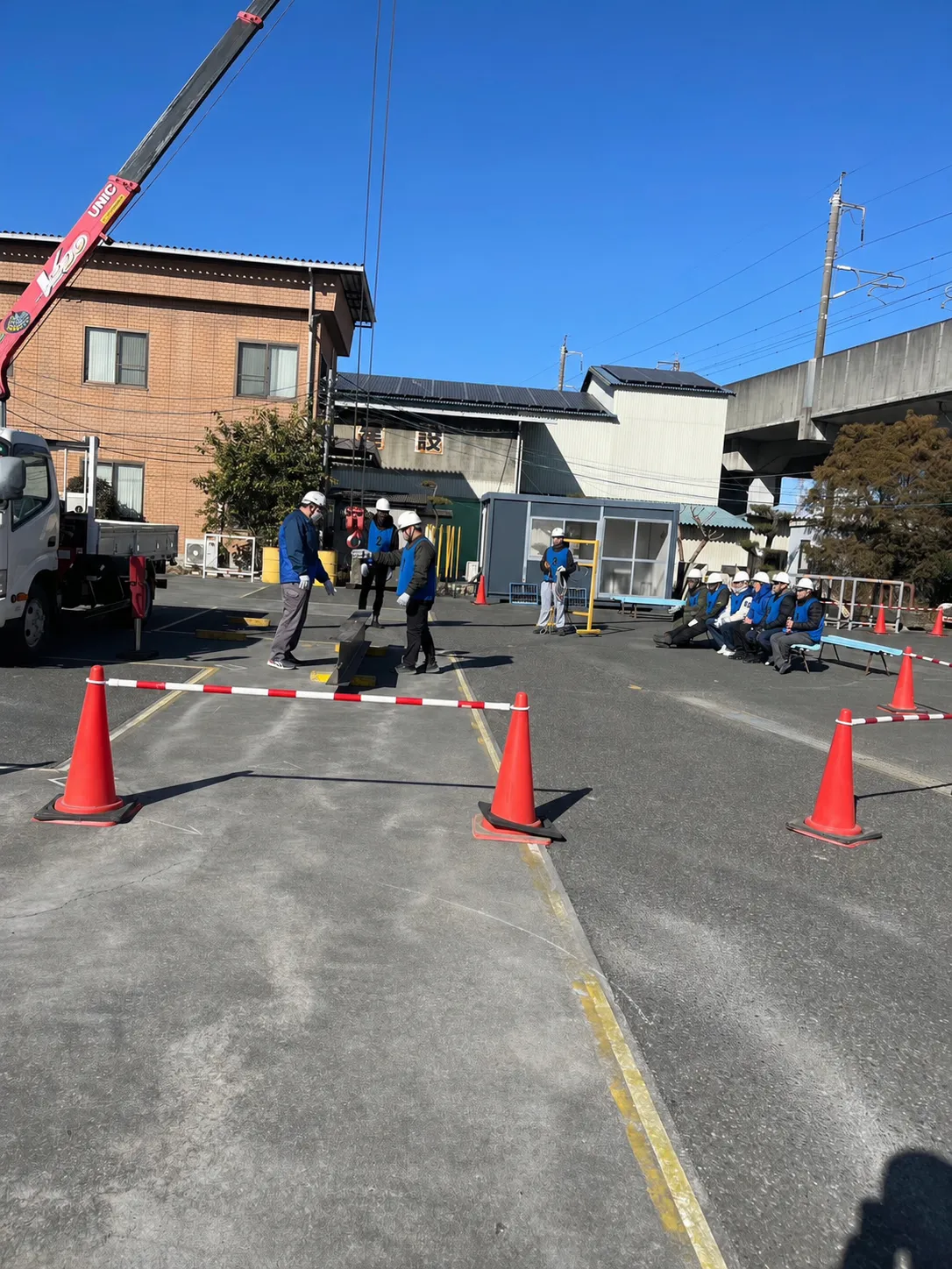 地中深くで基礎をつくるラテン建設の現場